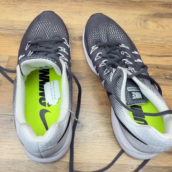 Nike Womens size 10 Air Zoom Pegasus 33 831356-002 Gray White Running Shoes - Picture 8 of 9